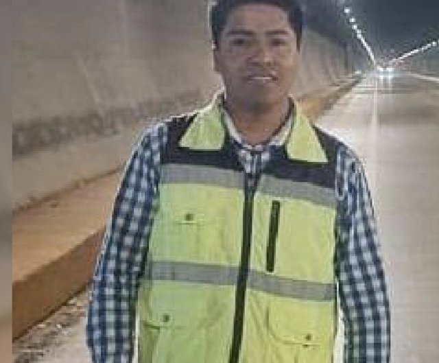 Familiares del ingeniero Pablo Osorio Sánchez durante la identificación de sus restos.
