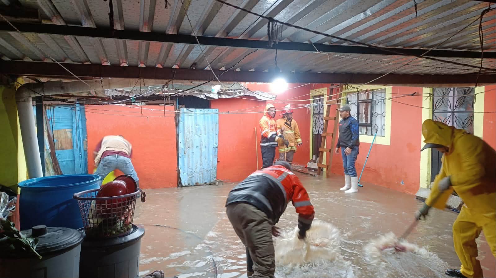 Colapso de planta tratadora provoca inundaciones tras fuertes lluvias en Huejotzingo