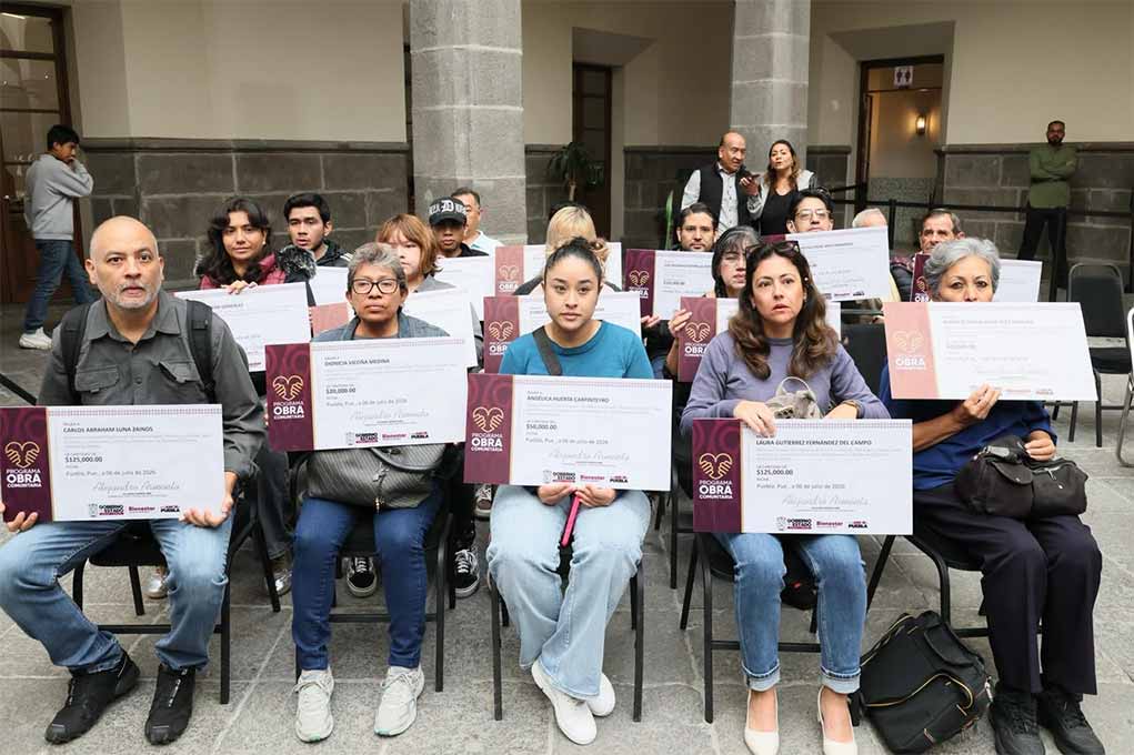 Ayuntamiento de Puebla entrega apoyos a afectados por lluvias en el Centro Histórico