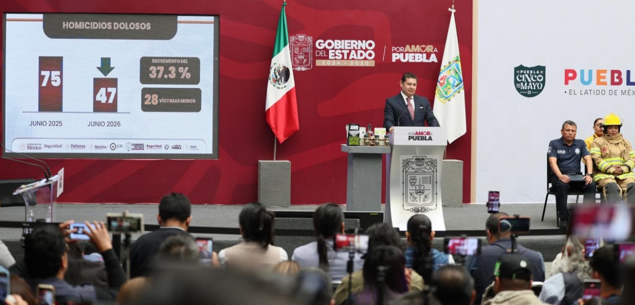 Alejandro Armenta durante la presentación de resultados en materia de seguridad en Puebla.
