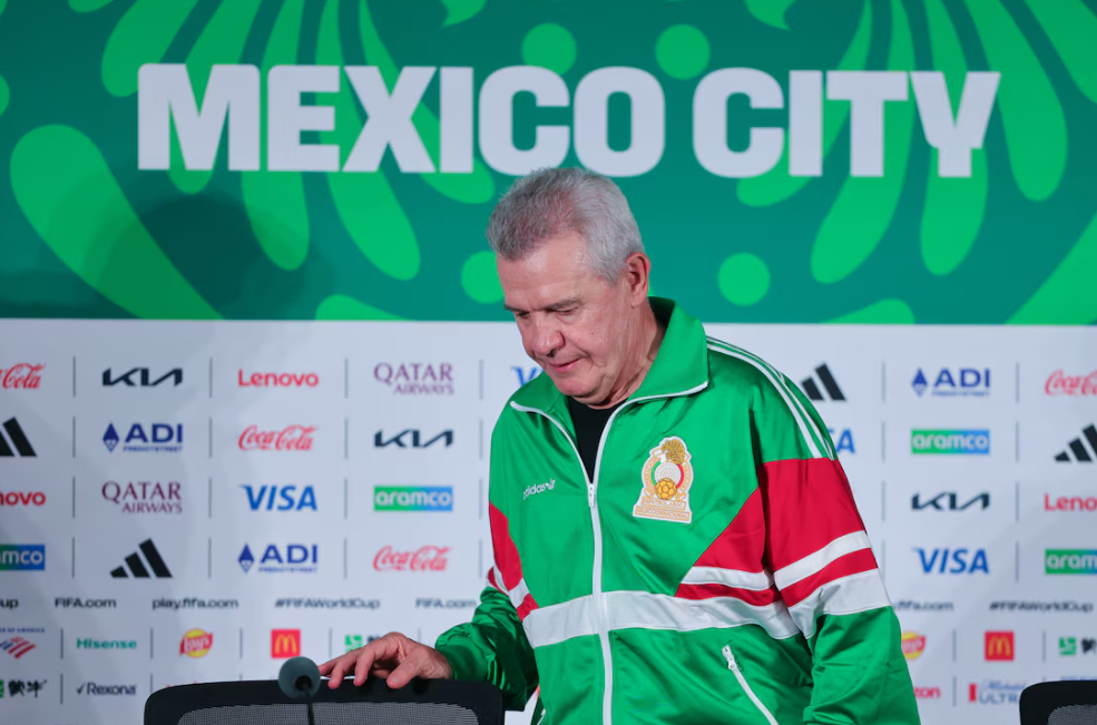 Javier Aguirre durante la conferencia tras el México vs Inglaterra.