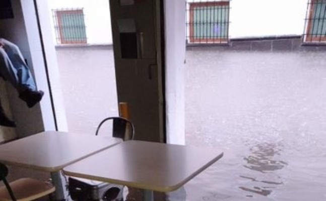 Apoyan a 36 negocios de Puebla afectados por lluvias 