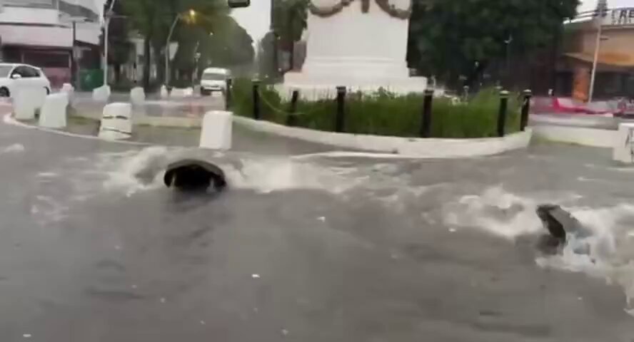 Ayuntamiento de Puebla reconoce deficiencias en drenaje de la avenida Juárez tras recientes lluvias