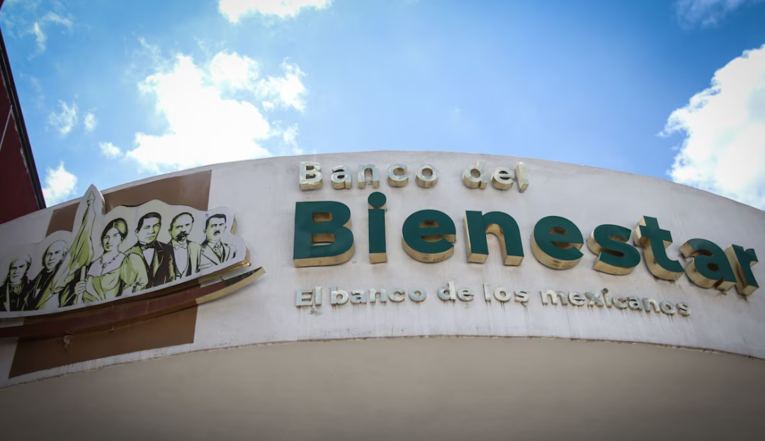 Gerente del Banco del Bienestar detenida por investigación de robo.