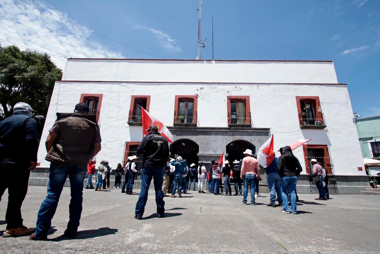 Agricultores de Tlaxcala durante una protesta frente a Palacio de Gobierno.