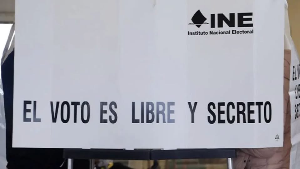 Presidente del ITE durante una reunión sobre reforma electoral en Tlaxcala.