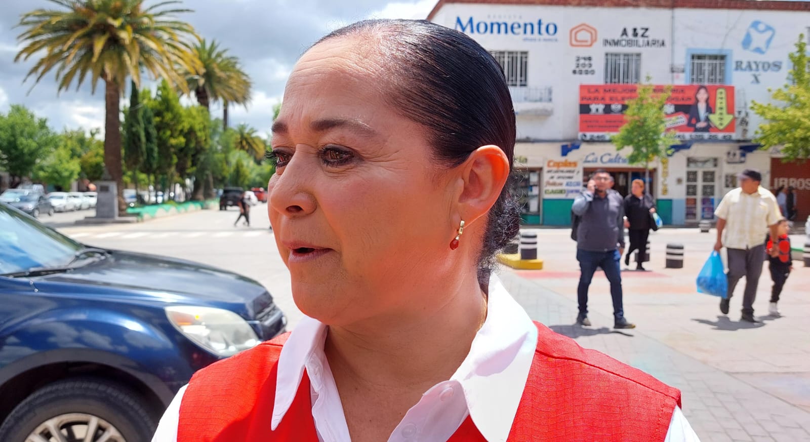 Alejandra Moctezuma durante entrevista sobre la Cruz Roja en Tlaxcala.