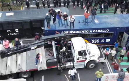 Bloquean a la avanzada de la CNTE casi 3 kilómetros antes de su llegada al estadio Azteca, donde será la inauguración de la copa Mundial en menos de 14 horas 