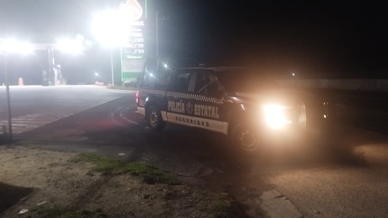 Roban tráiler con tolva de cal en la carretera México-Veracruz a la altura de Hueyotlipan; chofer resulta herido