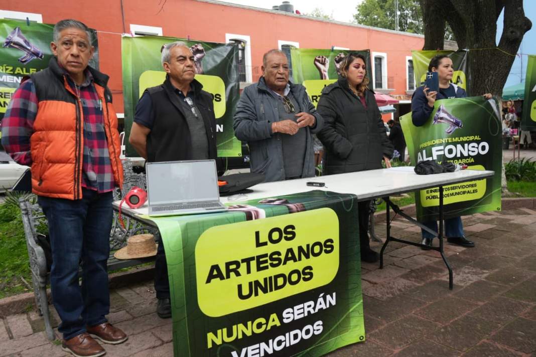 Artesanos reunidos en la Plaza Xicohténcatl de Tlaxcala.