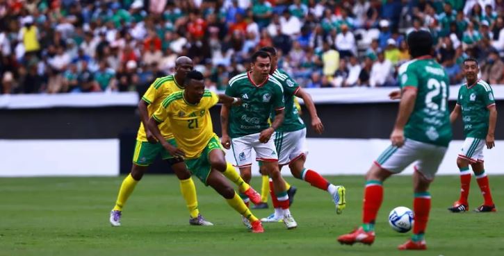 Miles de Mexicanos ya se convocan en calles aledañas al estadio azteca para esperar la apertura del mundial 2026.
