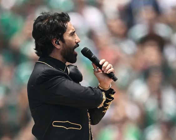 Alejandro Fernández hace historia al entonar el Himno Nacional en la inauguración del Mundial 2026