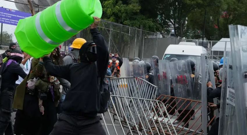 Detienen a dos estudiantes de la UAM Xochimilco mientras se realizaba la inauguración del mundial 2026 