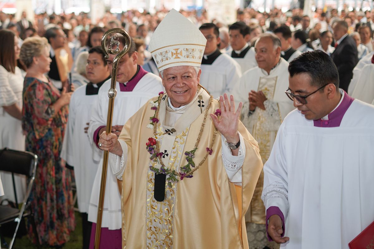 Víctor Sánchez Espinosa celebra 50 años de sacerdocio y llama a construir la paz en México