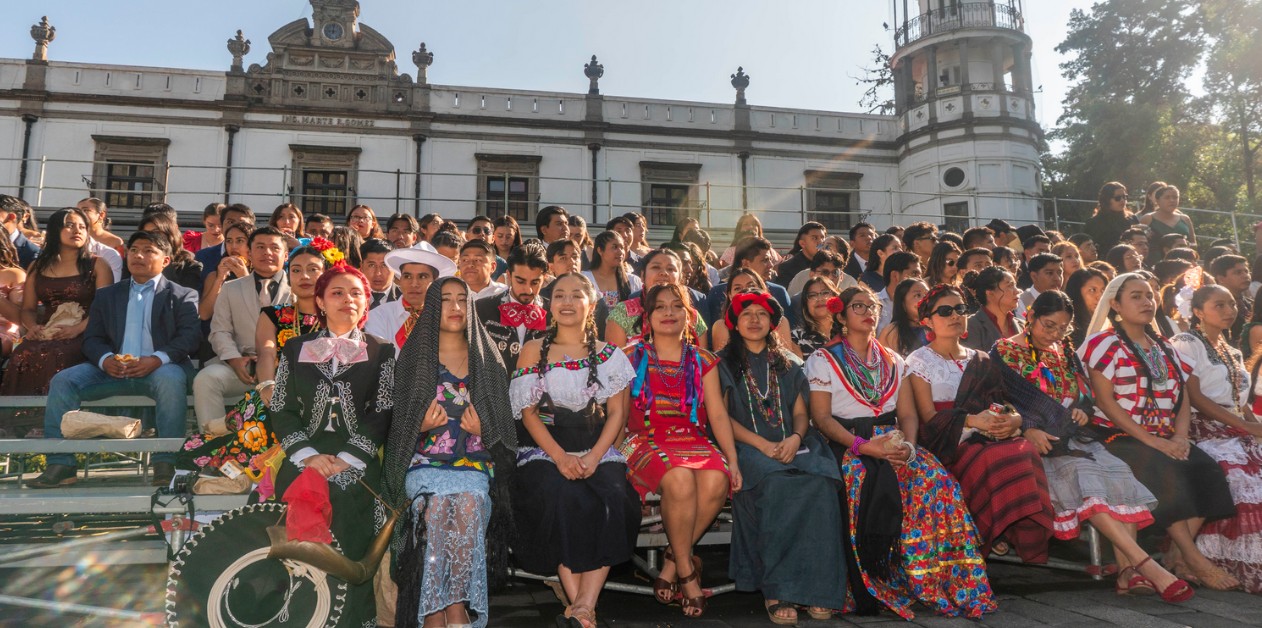 Egresados de Chapingo durante su ceremonia de graduación.
