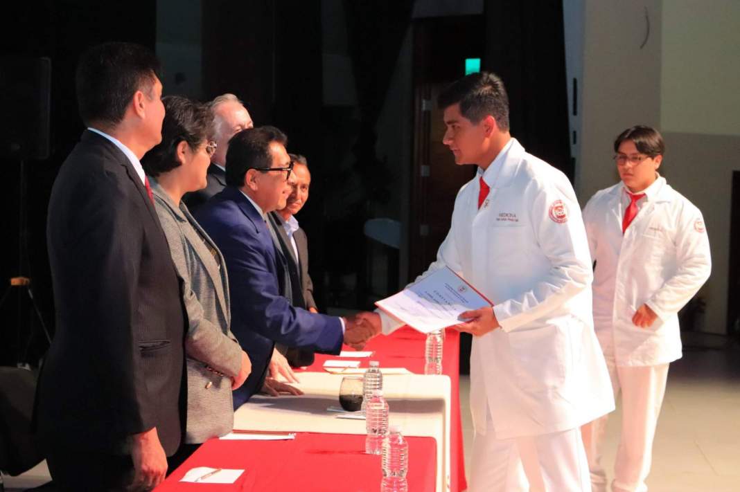 Graduación de médicos cirujanos de la UATx en el CCU
