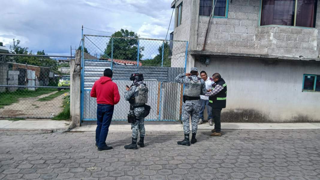 Patrulla de Protección Civil en una calle de Xaloztoc.
