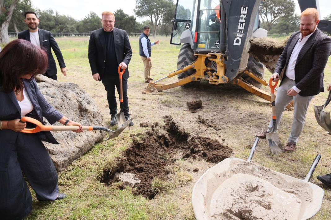 Colocación de primera piedra de empresa en Tetla de la Solidaridad.
