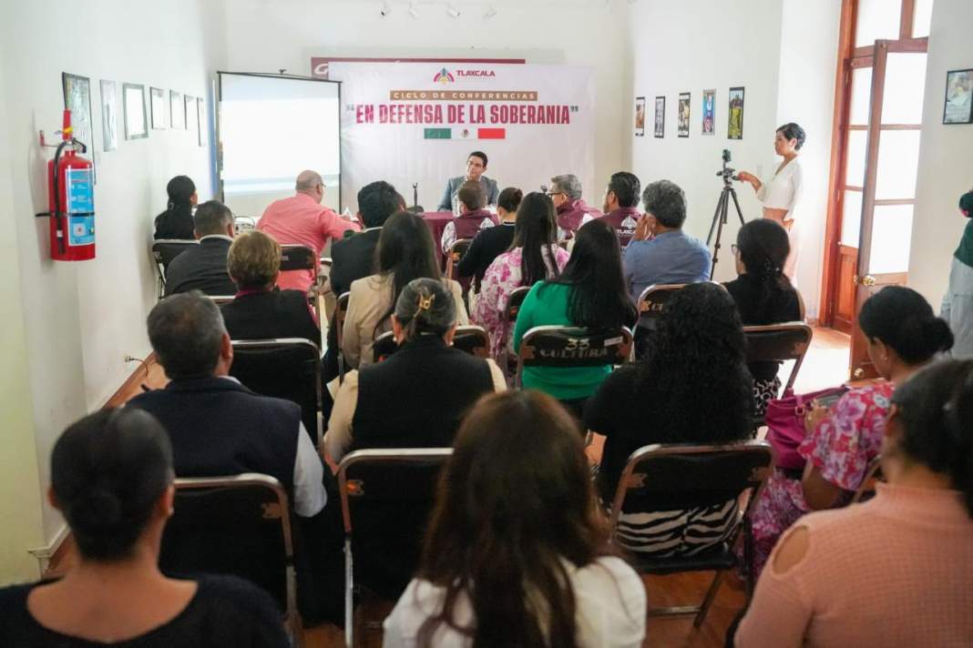 Conferencia sobre soberanía nacional en Tlaxcala.