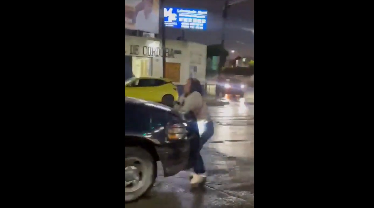 Camioneta involucrada en atropellamiento en Tehuacán.