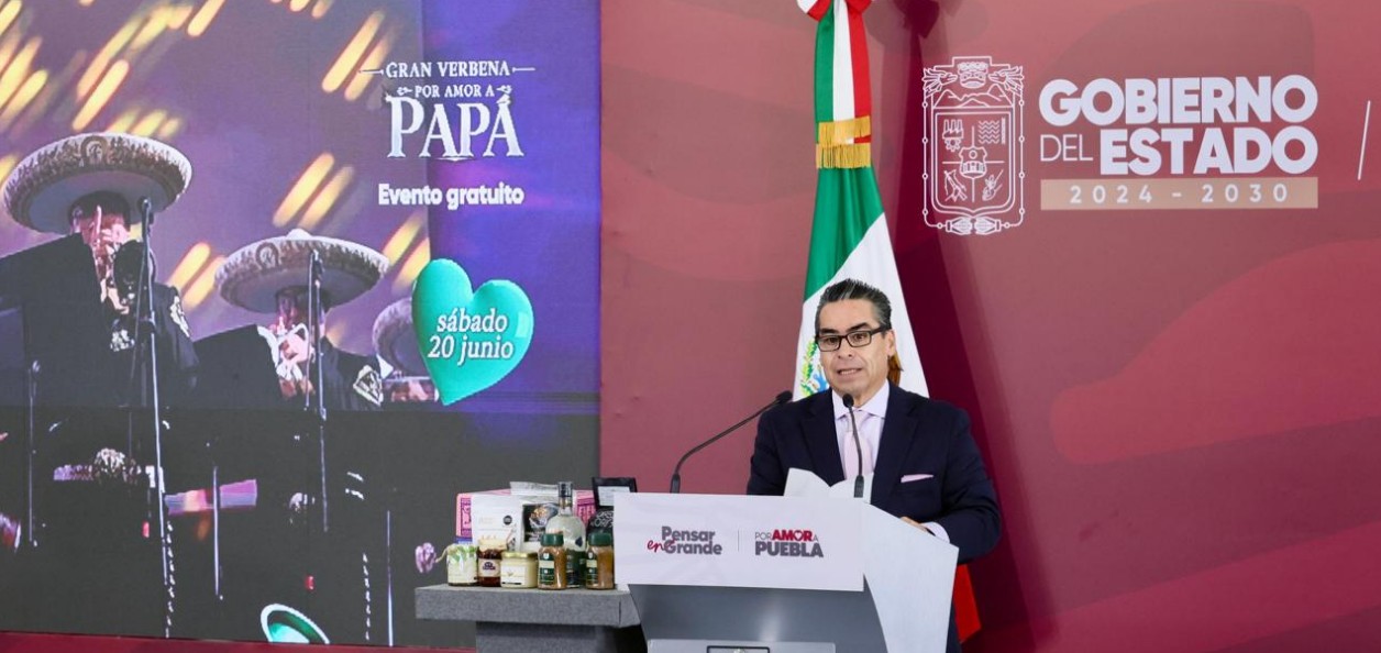 Artistas durante la presentación de la Gran Verbena Por Amor a Papá en Puebla.