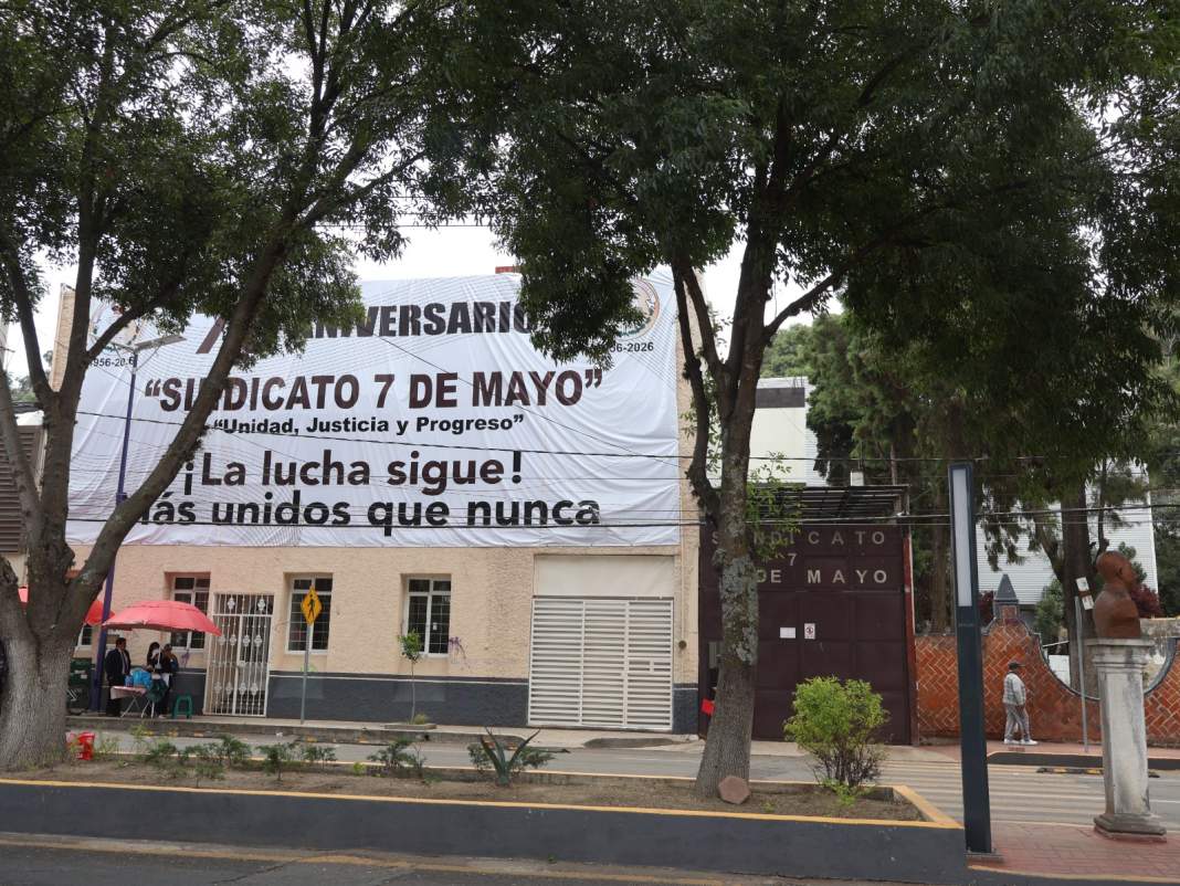 Trabajadores reunidos durante una movilización sindical en Tlaxcala.