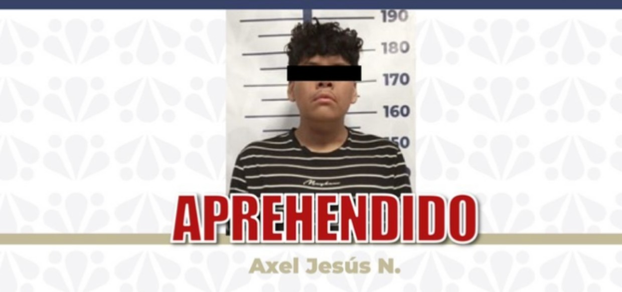 Elementos de la Fiscalía durante un operativo de detención en Atlixco.