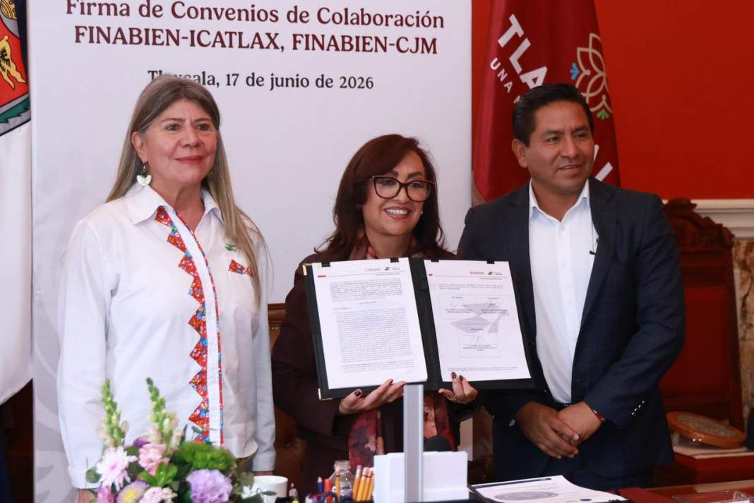 Firma de convenio entre gobierno de Tlaxcala y Finabien para apoyar a mujeres.