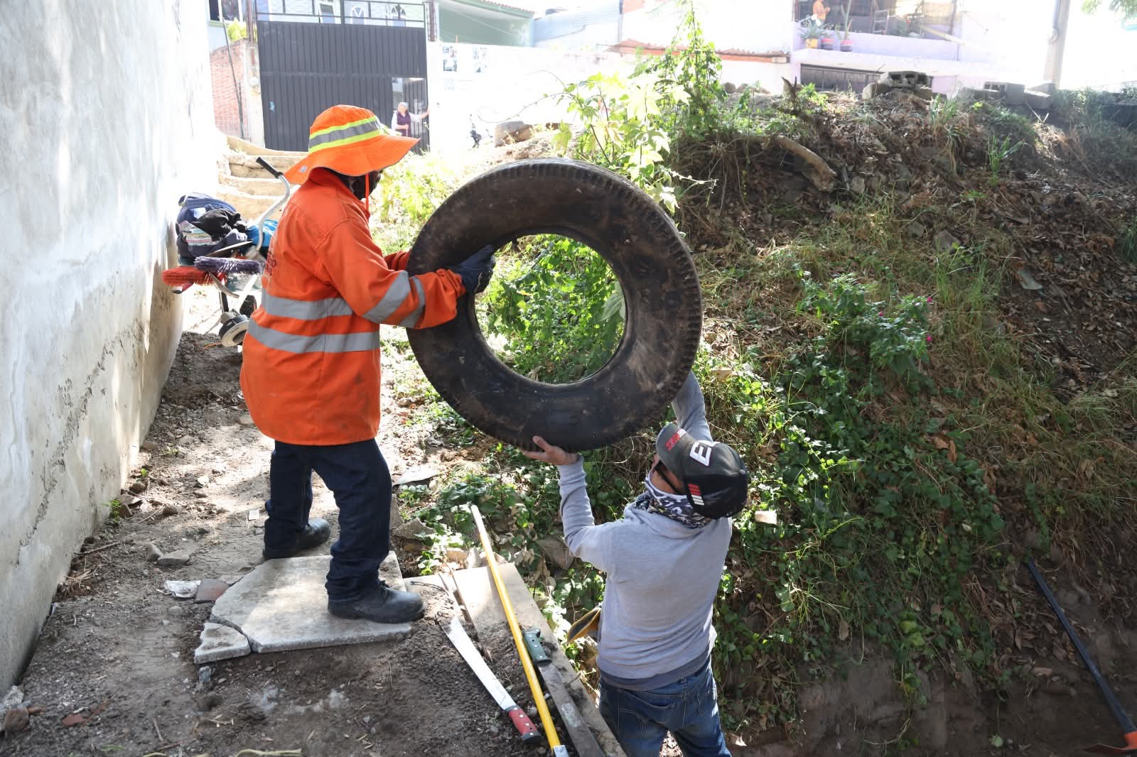 Trabajos de desazolve y rehabilitación de canales pluviales reducen inundaciones en Cuautlancingo