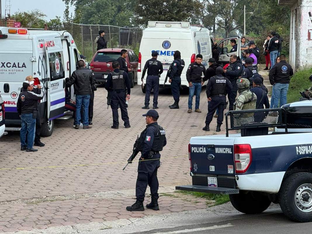 Exterior de telesecundaria en Ixtacuixtla donde fueron suspendidas actividades.