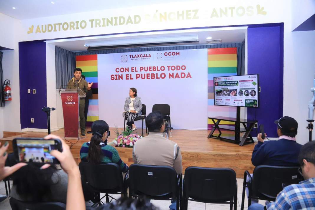 Personal de fauna silvestre atendiendo animales en Tlaxcala