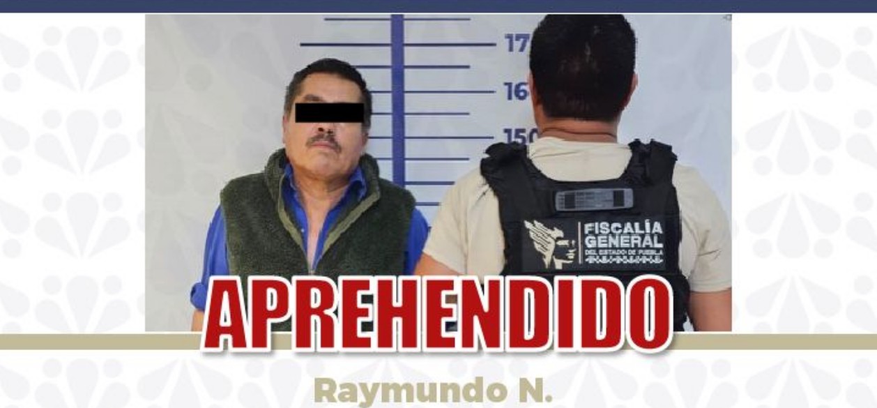 Agentes de investigación realizan una detención en Atlixco.
