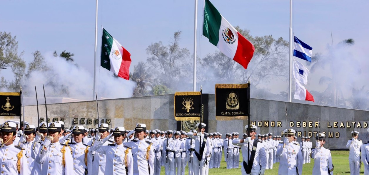 Ceremonia del Día de la Marina Nacional en México.