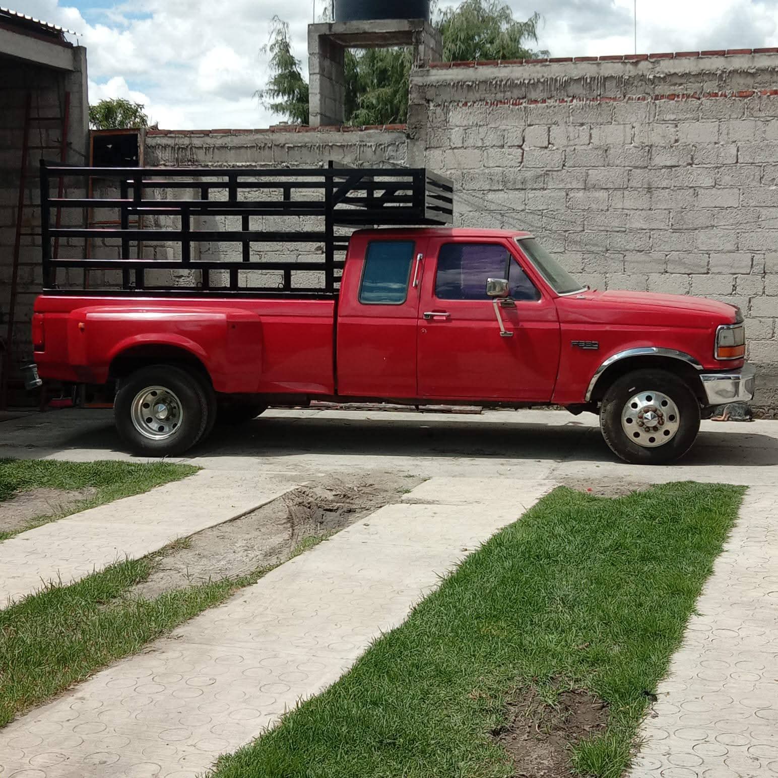 Mientras robaban, hasta se pusieron a cocinar: saquean vivienda y tienda en Muñoz de Domingo Arenas