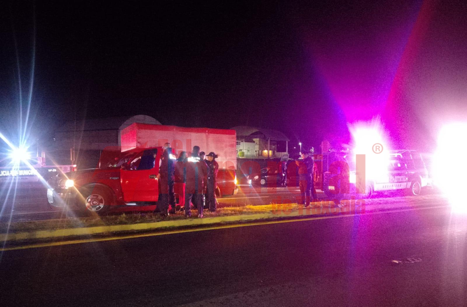 Roban con violencia camioneta a comerciantes en Calpulalpan; tecnología antirrobo frustró el atraco