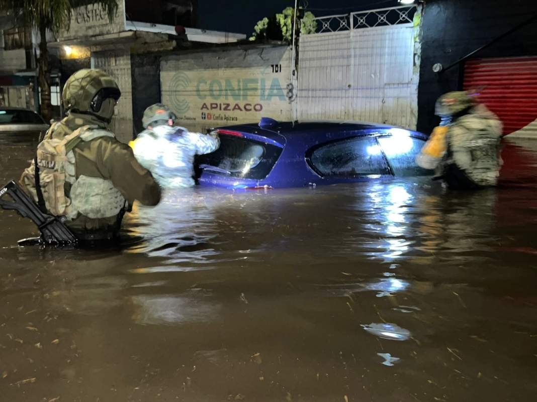 Inundación en calles de Apizaco tras intensa lluvia.