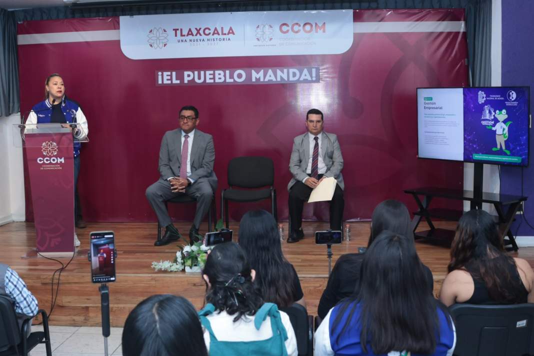 Estudiantes en el Instituto Tecnológico Superior de Tlaxco.