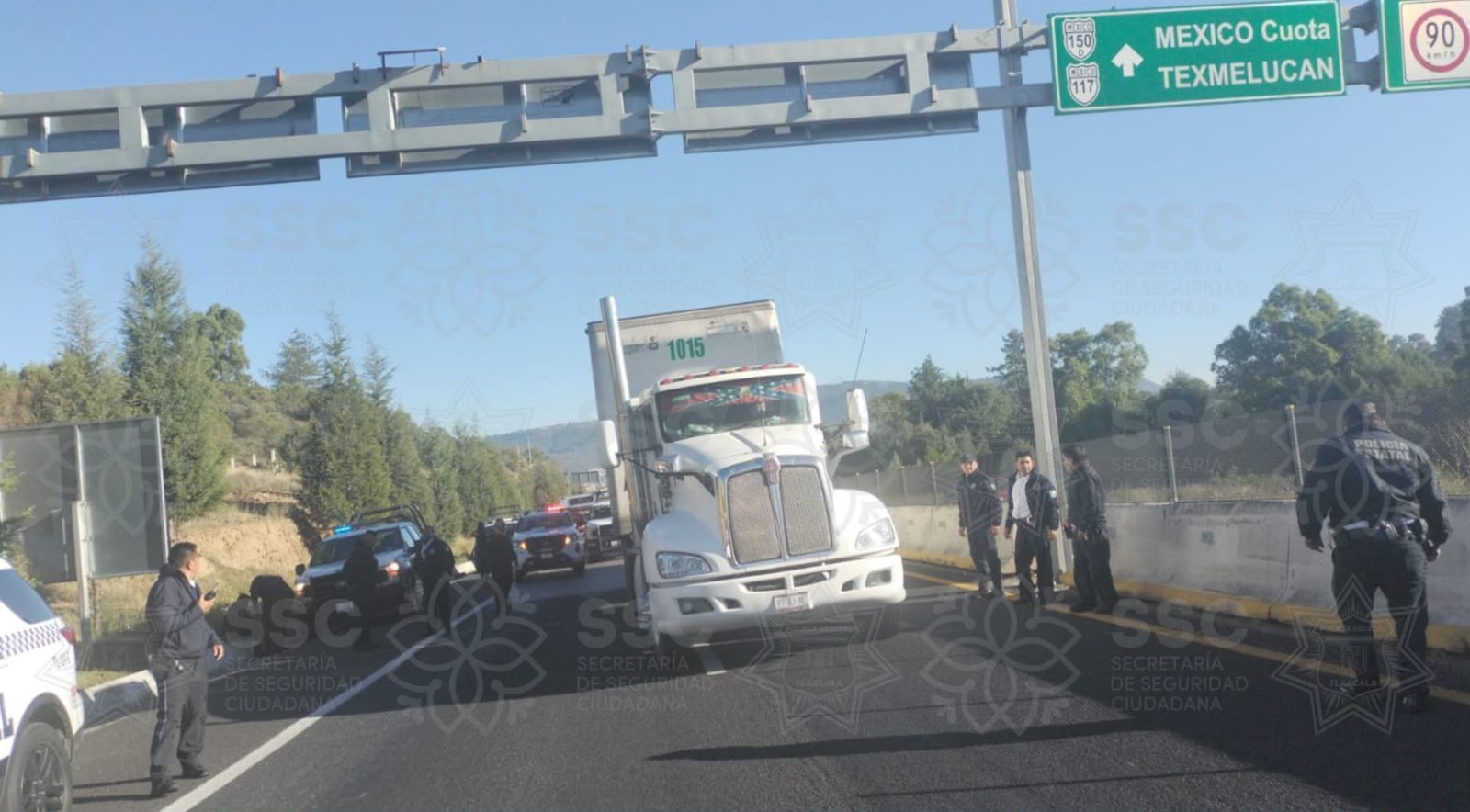 Tractocamión recuperado por autoridades de Tlaxcala.