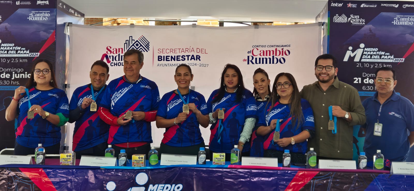 Presentan playera y medalla oficial del Medio Maratón del Día del Padre 2026