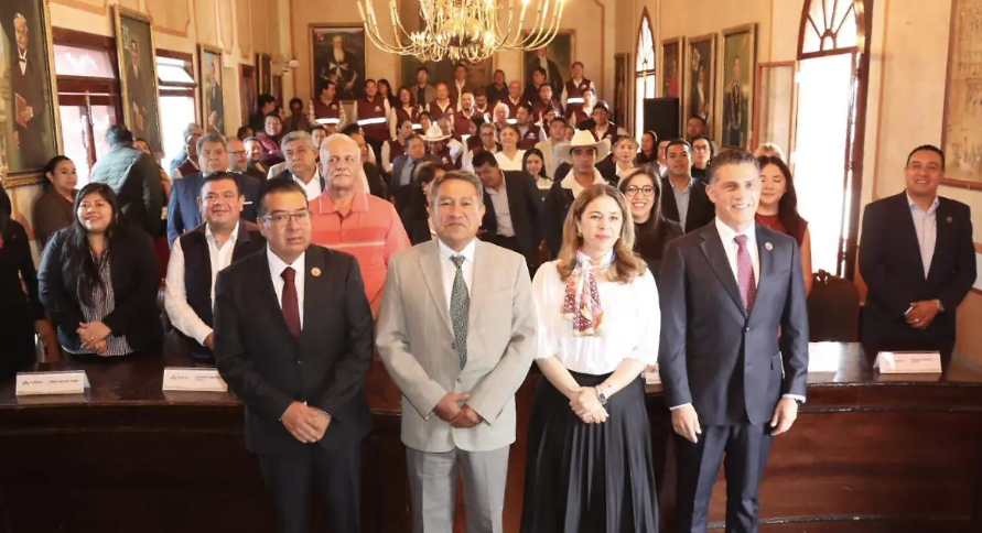 Carlos López Suárez rinde protesta como presidente municipal de Tlaxcala.