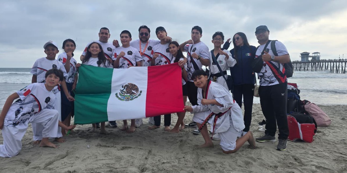 Atletas poblanos de taekwondo durante una competencia internacional.