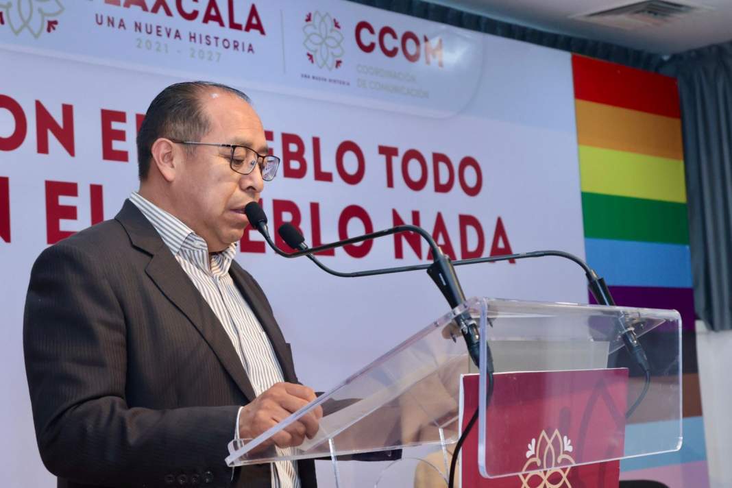 Investigadores y autoridades durante actividades por aniversario de El Colegio de Tlaxcala.