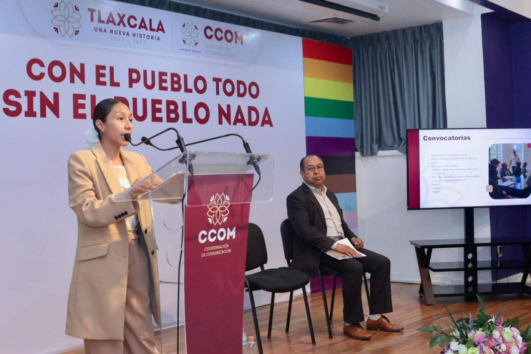 Artistas y creadores culturales de Tlaxcala durante actividades de formación.