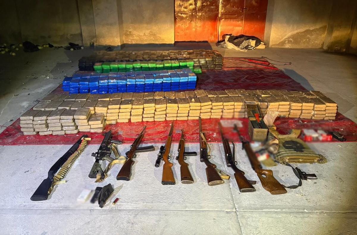 Aseguran casi una tonelada de cocaína y arsenal durante cateo, en Ixtacuixtla