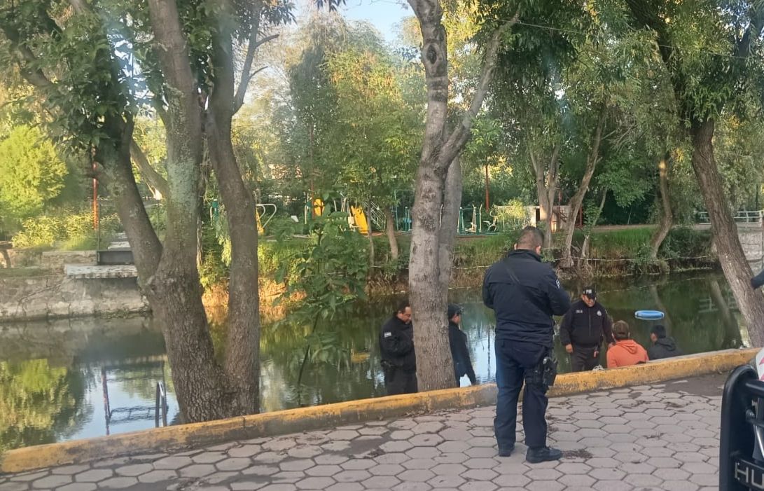 Detienen en Huactzinco a dos presuntos integrantes de “Los Budas”; intentaron ocultar arma de fuego en una presa