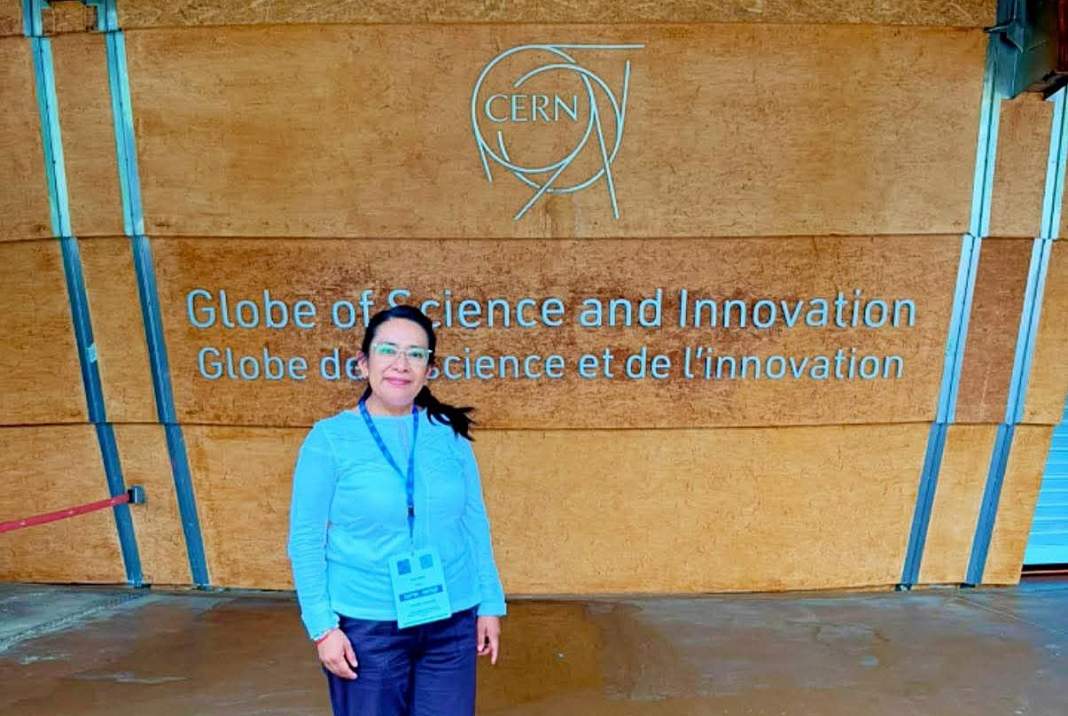 Investigadora de la UATx durante actividad académica en el CERN.