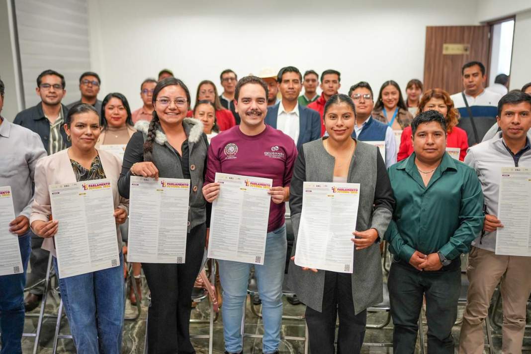 Jóvenes participan en convocatoria del Parlamento Juvenil de Tlaxcala