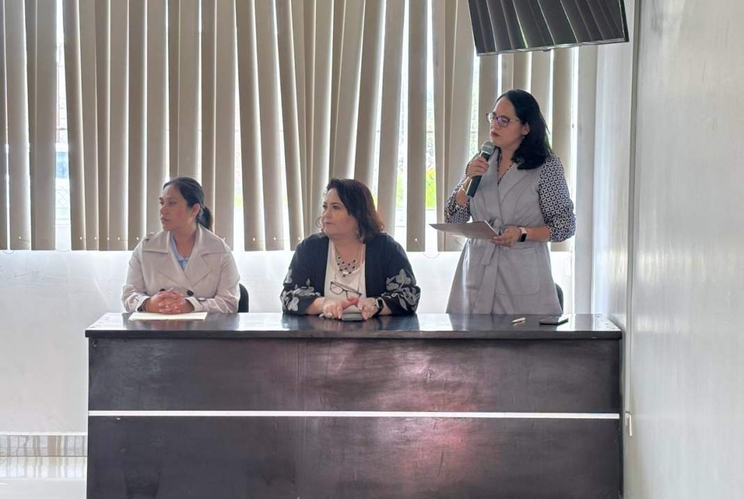 Académicos de la UATx participan en foro de investigación científica.