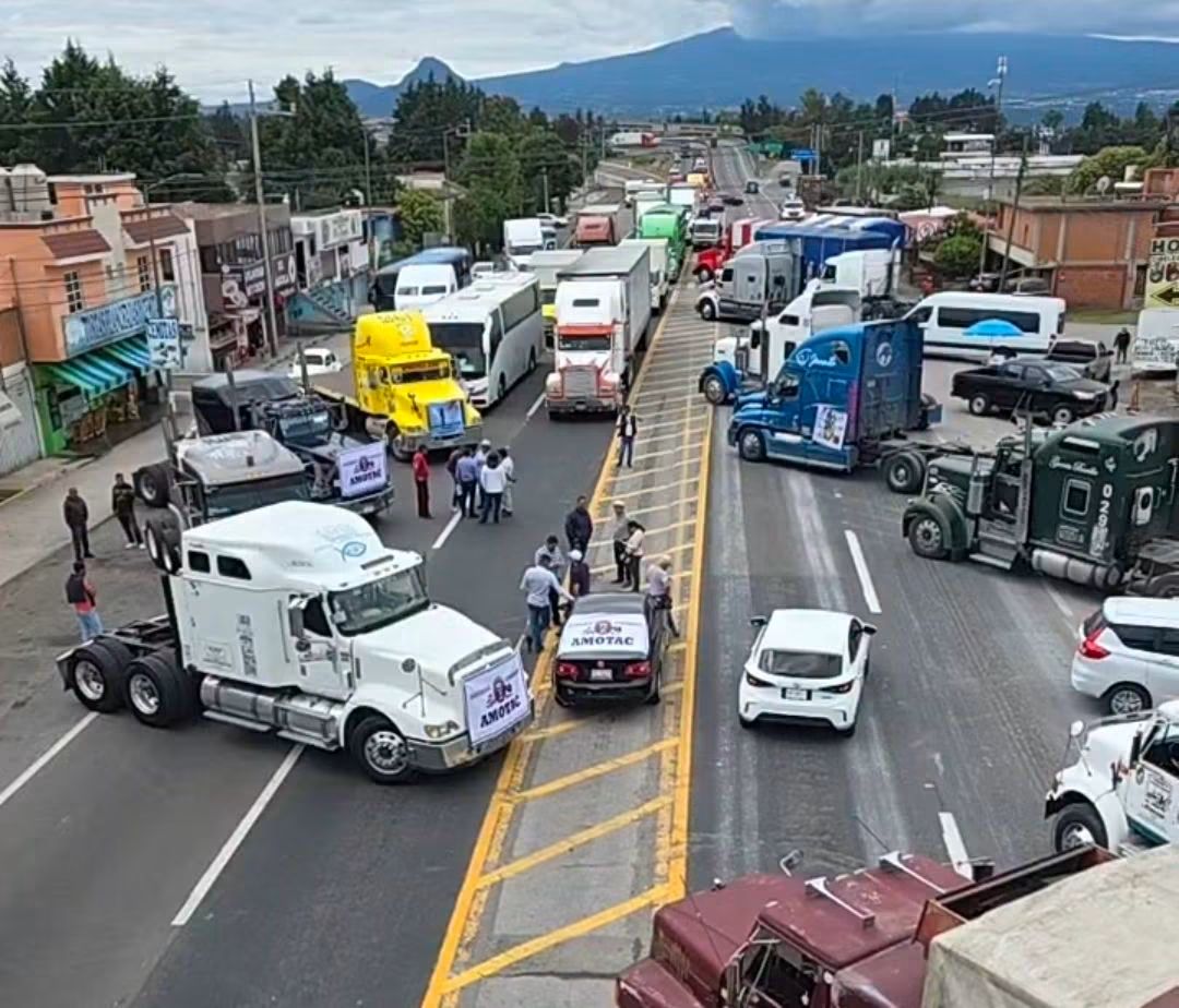 Gobierno de Tlaxcala amenaza con uso de fuerza pública ante bloqueos carreteros de la AMOTAC