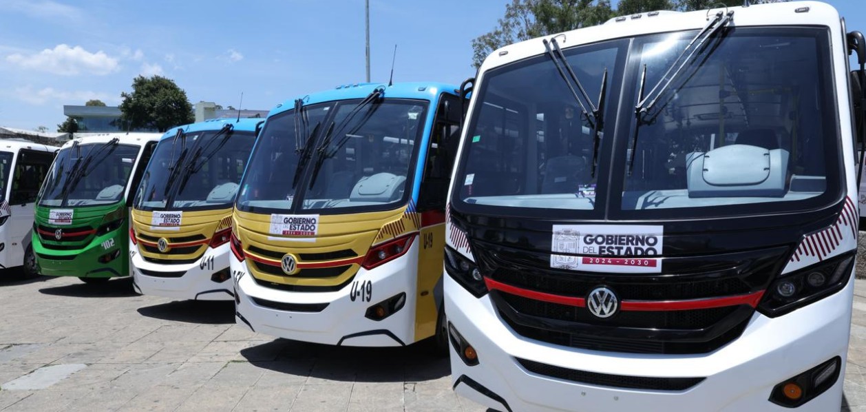 Autoridades de Puebla entregan nuevas unidades de transporte público en ceremonia oficial